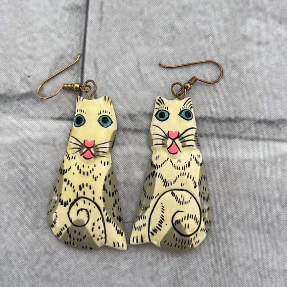 Vintage Wooden cat earrings 2.75” - Picture 6 of 6
